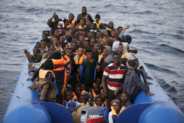 Italia-Tunisia è guerra. “Lunedì i migranti di Lampedusa saranno rempatriati”