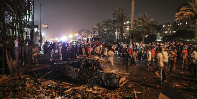 Ultim’ora. Esplosione davanti all’ospedale: auto contromano si schianta contro altre vetture. Almeno 19 le vittime