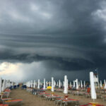 Meteo: prossima settimana, da Lunedì forti temporali con grandine su mezza Italia, estate ko? ‘
