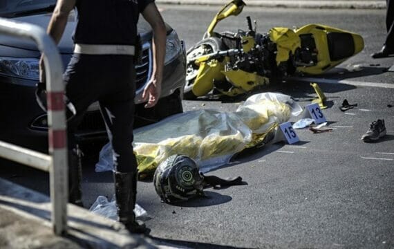Weekend di sangue. 28enne si schianta con la moto e muore: grave una donna