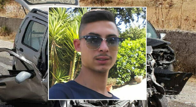 Si schianta dopo una birra con gli amici: Renato, 22 anni, muore solo in macchina