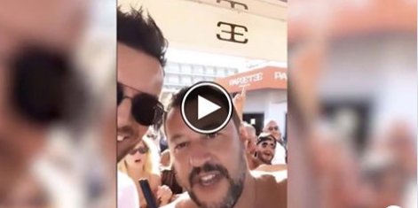 Matteo Salvini è deejay in consolle al Papeete: tra cocktail e cubiste mozzafiato che ballano l’Inno di Mameli. IL VIDEO