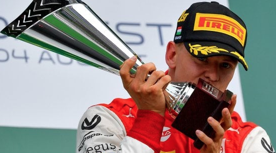 Mick Schumacher vince a Budapest, primo successo in Formula 2 per il figlio del campione