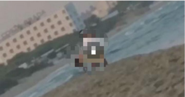 Scandalo in Spiaggia, lo fanno davanti a tutti: il video hard è virale su whatsapp.