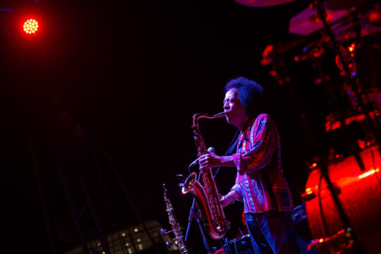 Ischia, pienone per James Senese Sant’Angelo: “Il profumo di questi luoghi è felicità”