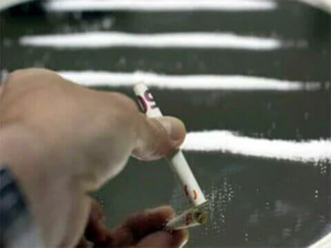 CLAMOROSO. Famoso Politico italiano sorpreso mentre acquistava cocaina. Intervengono i Carabinieri.