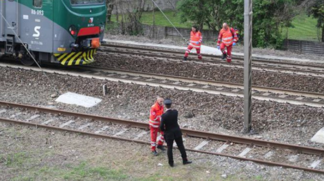 Ultim’ora Italia: Ragazza investita e uccisa da un treno, circolazione in tilt su tutta la rete