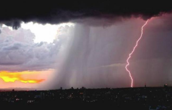 Allerta meteo in Campania: forti temporali e raffiche di vento, molte zone a rischio