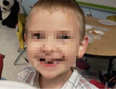 «E’ un pervertito e un malato» Bambino autistico di 5 anni accusato di molestie sessuali dalla scuola