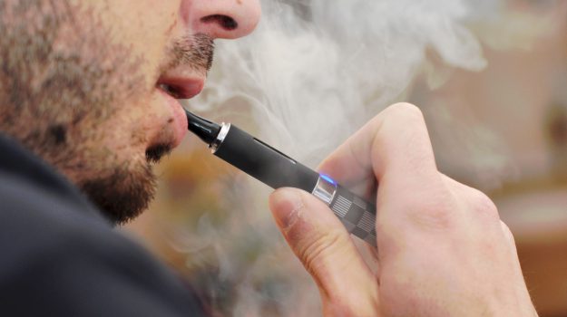 La Sigaretta Elettronica fa un altro morto: «Fatale una malattia respiratoria»