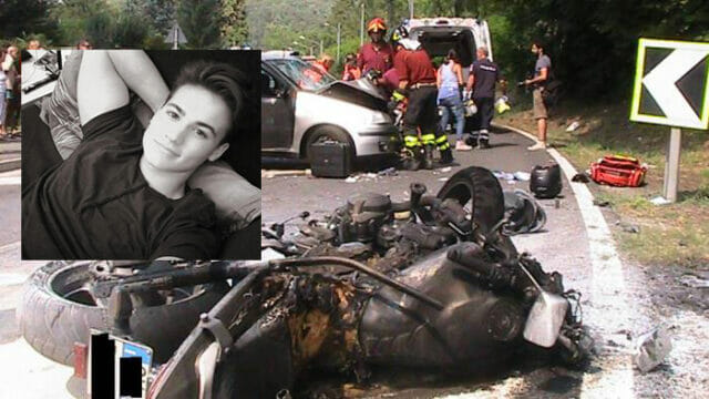 Violento impatto contro un auto: la moto distrutta, Andrea muore solo a 22 anni sull’asfalto