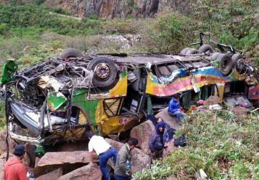 Bus precipita in una scarpata: almeno 18 morti e 24 feriti
