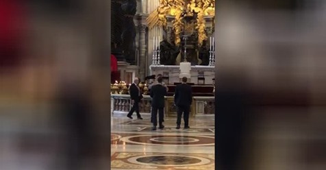 Tedesco armato di coltello semina il panico tra i turisti, scatta l’allarme nella Basilica di San Pietro