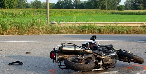 Tragico incidente sulla statale. Si schianta contro rotatoria, 27enne in fin di vita