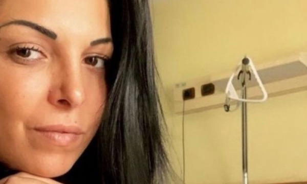 “Perdonatemi, non ho la forza”. Nancy Coppola in ospedale per l’intervento, il messaggio ai fan