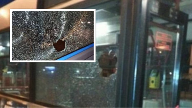 Paura sull’autobus: 17enne litiga con la fidanzata e spacca il vetro con una testata