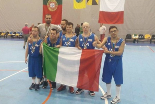 Basket, Italia campione d’Europa con i ragazzi con la sindrome di Down: primo oro nella storia
