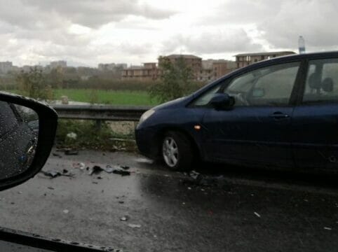 Paura in Campania: brutto incidente sull’Asse Mediano, si teme per i conducenti e traffico in tilt