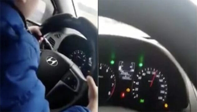 Fa guidare il figlio di 6 anni in autostrada a 130 km/h e posta il video sui social