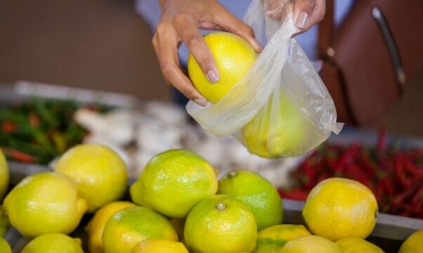 Limoni cancerogeni in Italia: scatta il sequestro in un noto centro commerciale