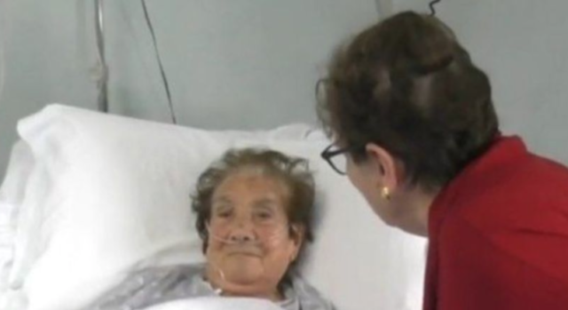 “Ora voglio tornare a ballare”. La grinta di nonna Carmela, operata al femore a 105 anni
