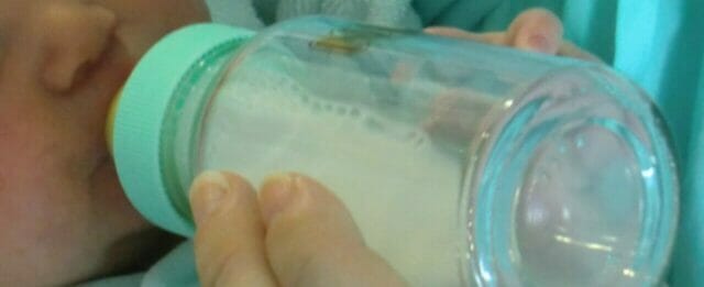 Arriva il bonus latte artificiale: 400 euro al mese per le mamme che non possono allattare