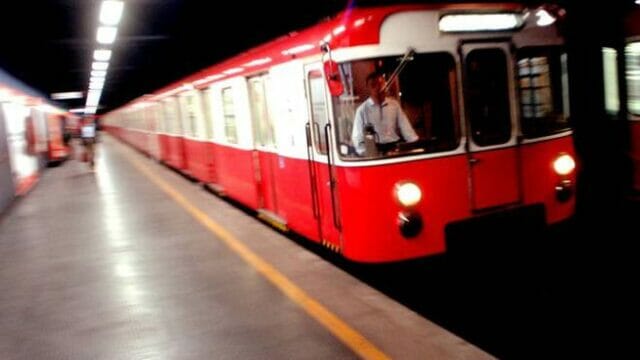 TERRORE IN METROPOLITANA, il treno si ferma all’improvviso: ci sono molti feriti