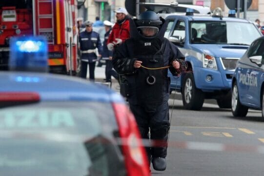 ULTIM’ORA ITALIA Allarme bomba in pieno centro a Roma. Evacuati uffici e case