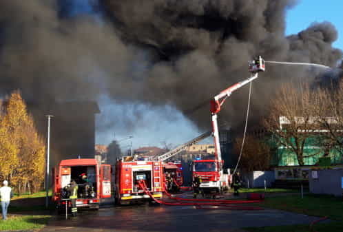 ULTIM’ORA CAMPANIA Scoppia l’incendio in una scuola, terrore tra gli studenti