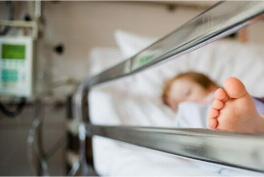Bambina di 11 mesi in overdose. Quarto caso in tre settimane
