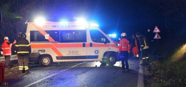 Tragico incidente stradale in Campania. Una 17enne ha perso la vita dopo essersi ribaltata con l’auto. Familiari sotto shock