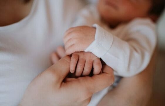 Arriva la maternità di sei mesi: un mese in più per le neo-madri e anche per i neo-padri