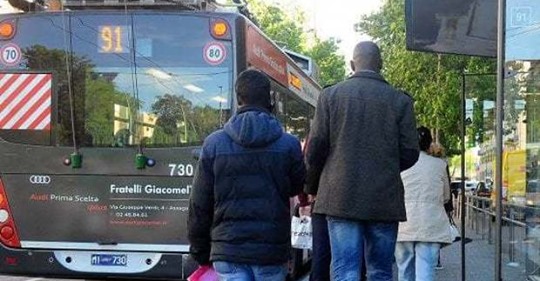 Bambina di 12 anni viene molestata sull’autobus