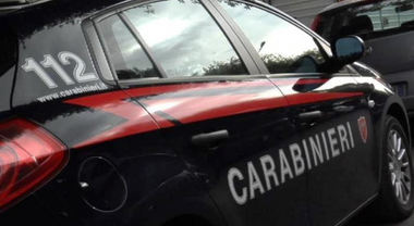 Cadavere ritrovato in cantina con un coltello piantato in un occhio:  carabinieri sentono fratello della vittima