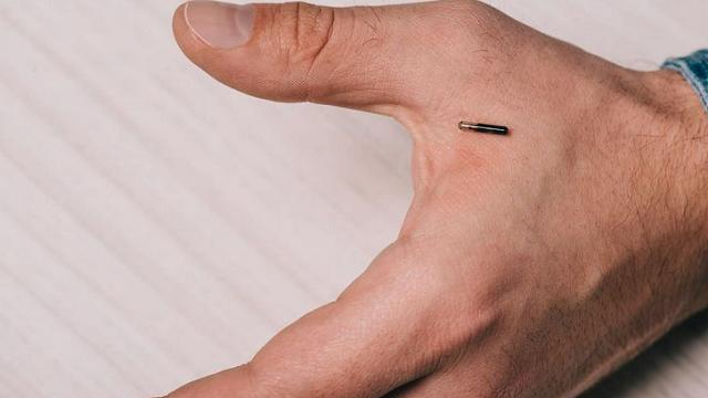 La scoperta: microchip sotto la pelle per fare acquisti e per entrare in casa