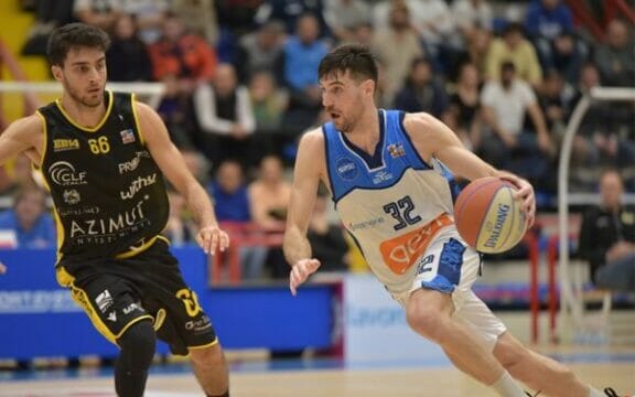 Basket: GeVi Napoli vince contro il Basket Bergamo 77 a 75