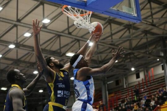 GeVi Napoli – Basket Torino 64 a 57, una grande vittoria per gli azzurri
