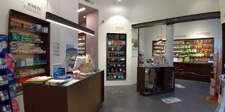 CoronaVirus, Farmacia regala gel disinfettanti ai clienti:”è fatto da noi, portate solo la boccetta”
