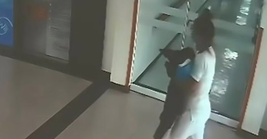 Dramma in ospedale, si finge infermiera per rapire un neonato