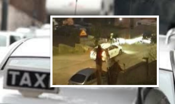 “Momenti di terrore”. Panico in strada: tre clienti gli rubano il taxi e si schiantano in un muro