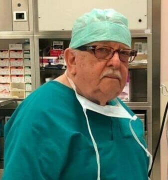 Coronavirus, a 85 anni torna in corsia: “Paura? Non avrei fatto il medico”