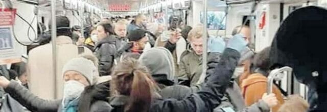 Coronavirus, troppa gente nella metro: “Inaccettabile”