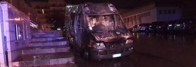Ultim’ora. Vergogna in Italia, bruciate due ambulanze: erano usate per l’emergenza coronavirus