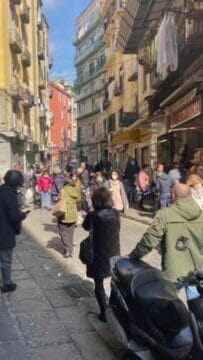 Emergenza Coronavirus: Napoli continua a uscire di casa