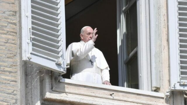 Il Papa concede l’indulgenza plenaria per la preghiera di domani