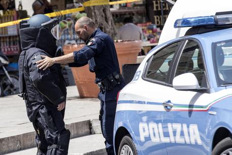 Ultim’ora Italia, esplosi tre pacchi bomba: ci sono diversi feriti