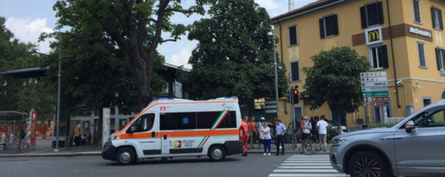 Fobia CoronaVirus in Italia: anziana crolla a terra ma nessuno la aiuta. La soccorre un autista di Bus.