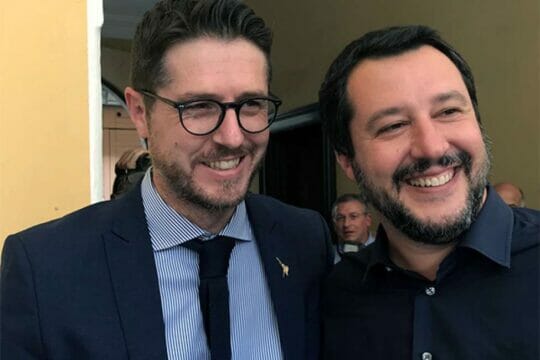 Scritte contro Salvini a Santa Maria C.V., Molteni (Lega): codardi che si nascondono dietro anonimato