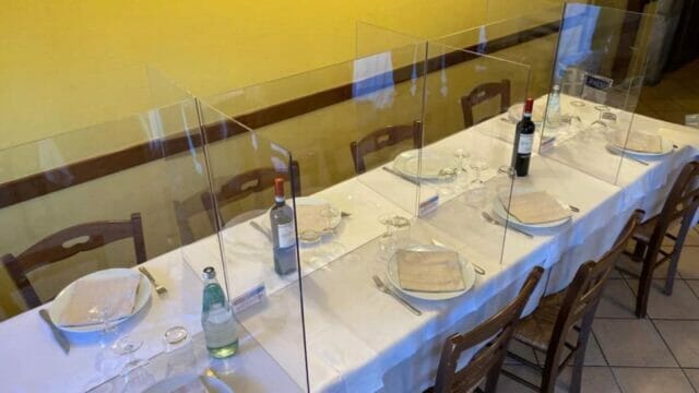 Coronavirus, al ristorante con il plexiglass: ecco come sarà la riapertura