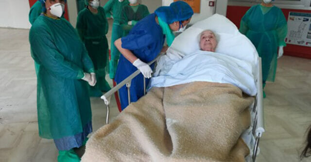 Coronavirus, nonna compie 100 anni: guarisce e viene dimessa dall’ospedale
